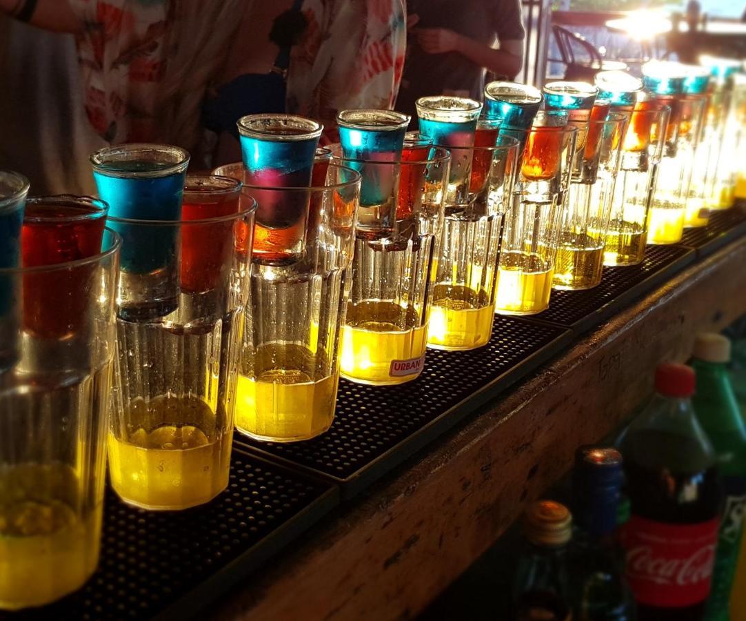 Mad Monkey Nacpan (adults Only) El Nido